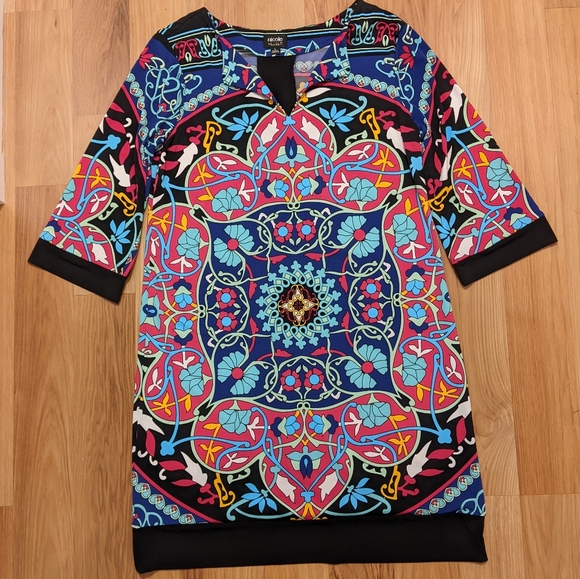 Abstract Fun Print Shift Dress - Picture 2 of 6